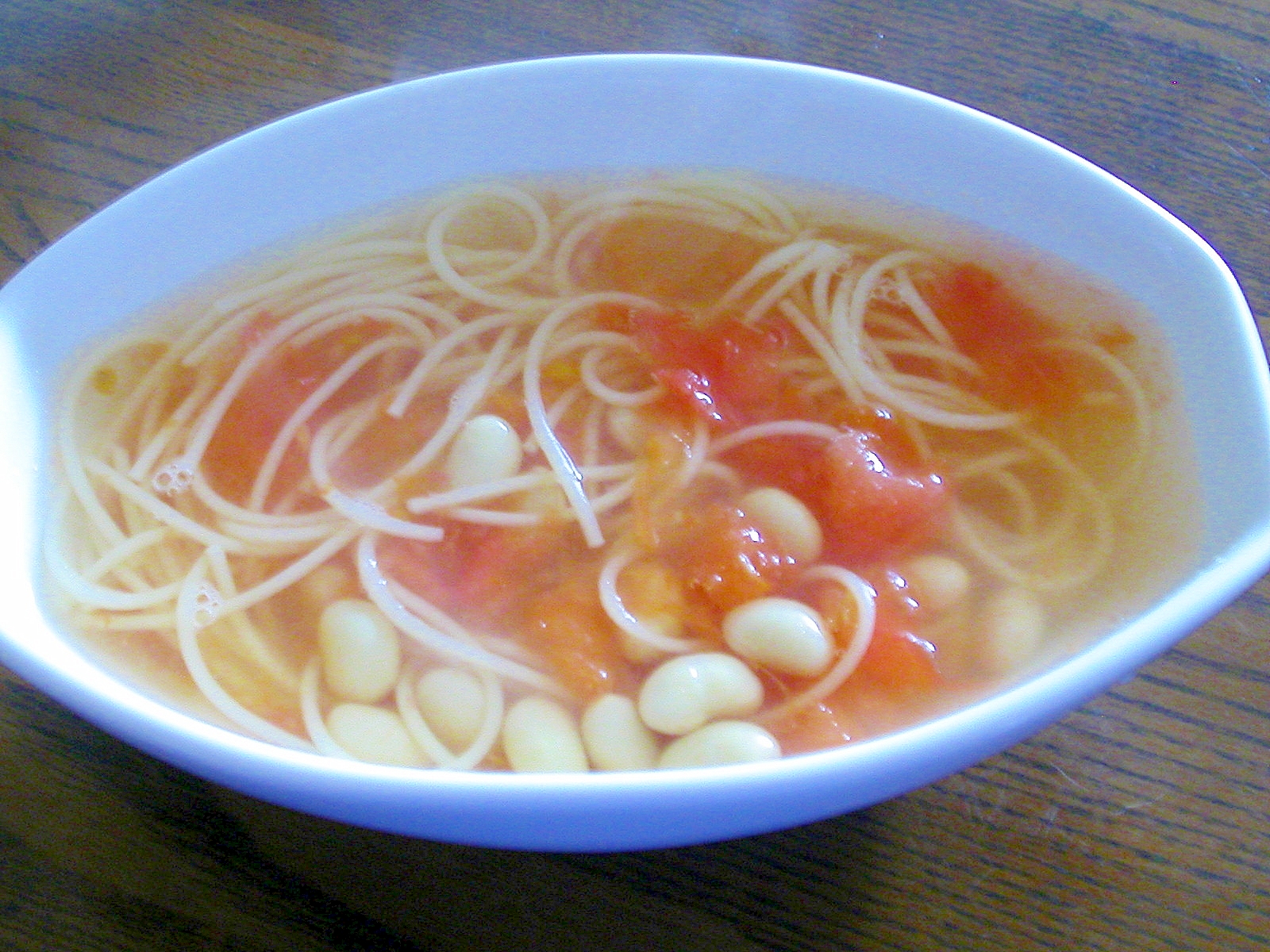 サラスパでトマトと水煮大豆のスープパスタ☆