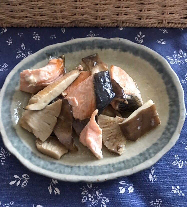 アワビ茸と鮭のバター炒め