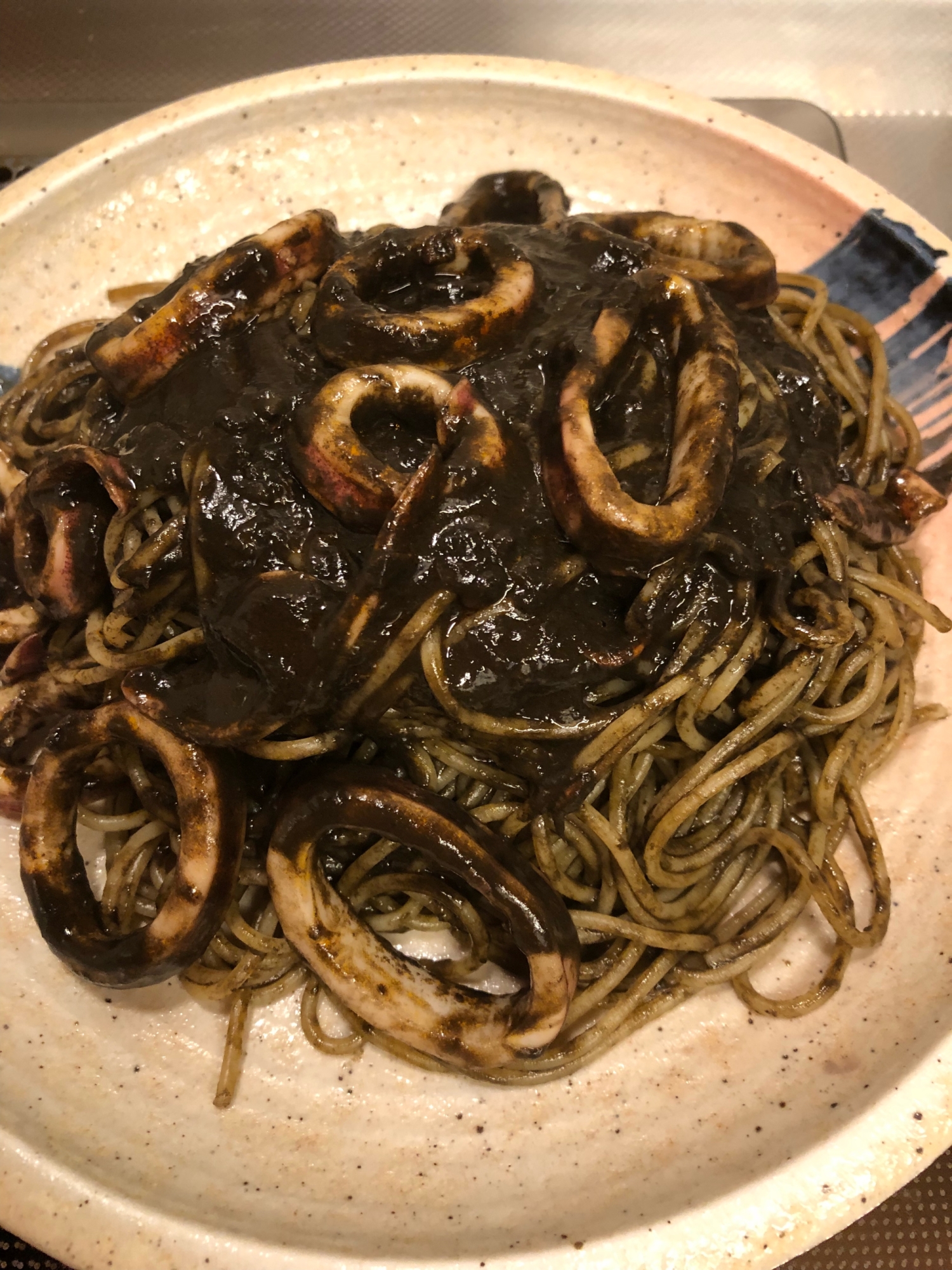 市販のイカ墨ソースに一手間 我が家のイカ墨パスタ レシピ 作り方 By ぷーにゃん 楽天レシピ 市販のイカ墨ソースに一手間 我が家のイカ墨パスタ レシピ 作り方 By ぷーにゃん 楽天レシピ