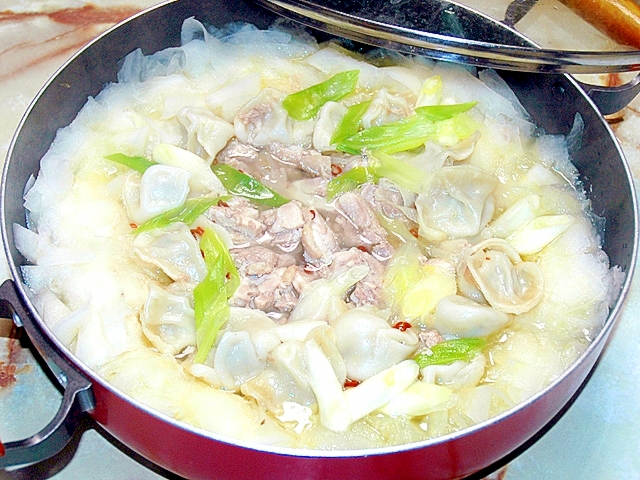 大根大量消費！鶏肉と水餃子と大根のヒラヒラ鍋♪