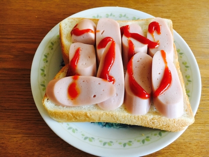 ☆ピリ辛♪　魚肉ソーセージのケチャップトースト☆
