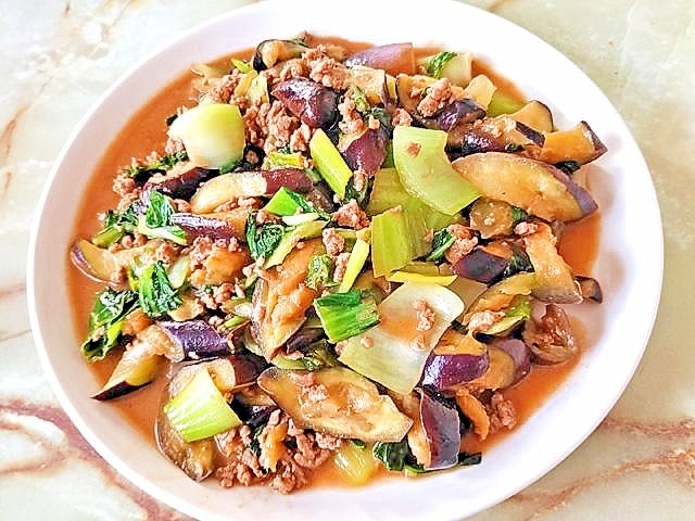 なすとチンゲン菜とひき肉のピリ辛炒め
