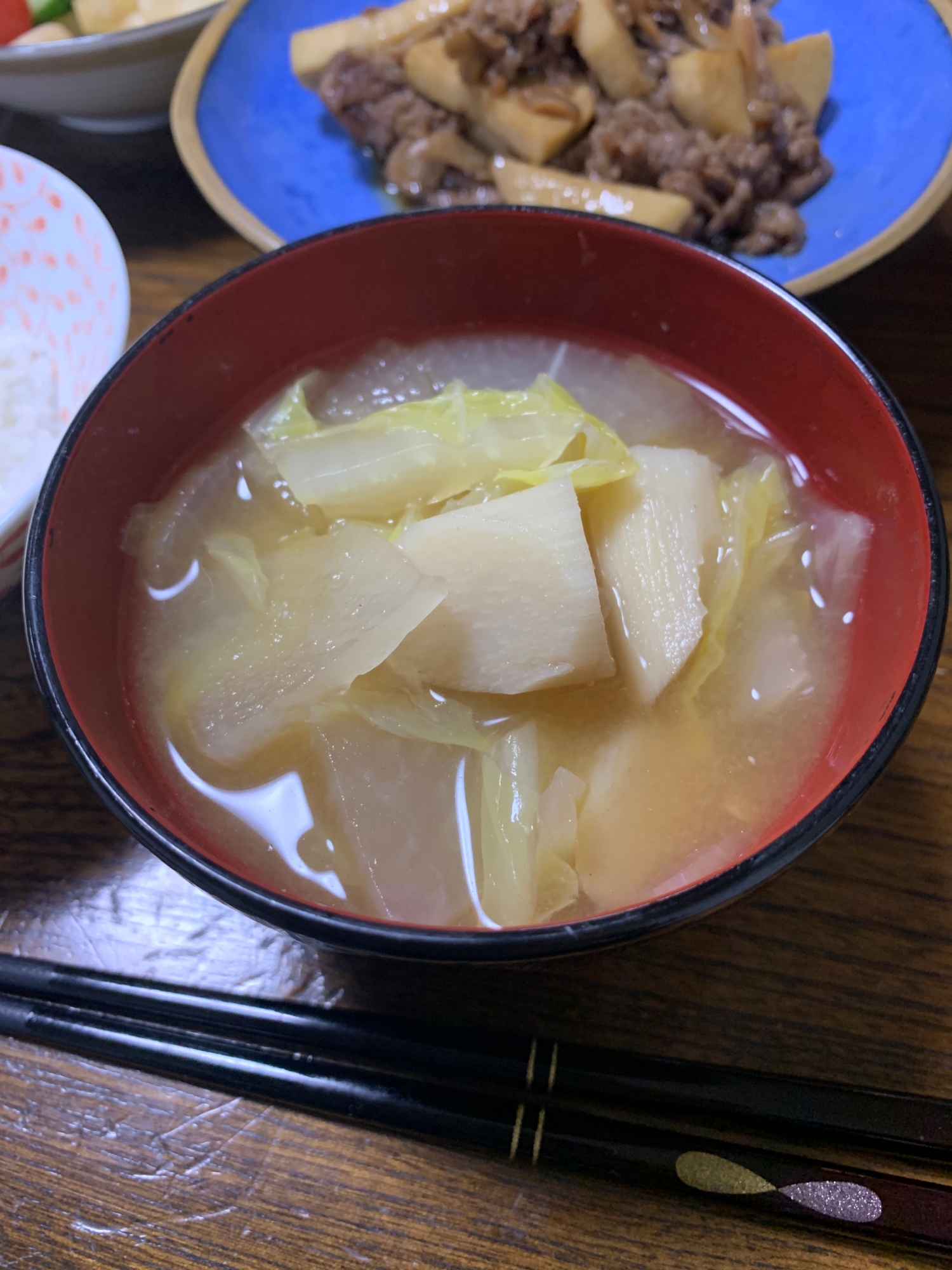 海老芋と大根と白菜の味噌汁