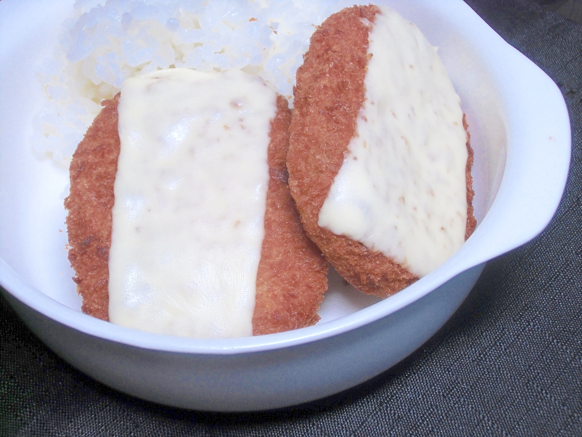 肉じゃがリメイクチーズコロッケマヨ丼