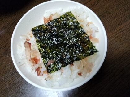 梅と鰹節の簡単混ぜご飯/お握り