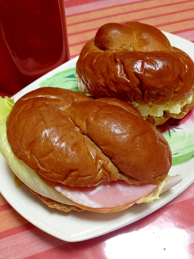 黒糖ロールだから美味しい♪　からマヨサンドのコンビ