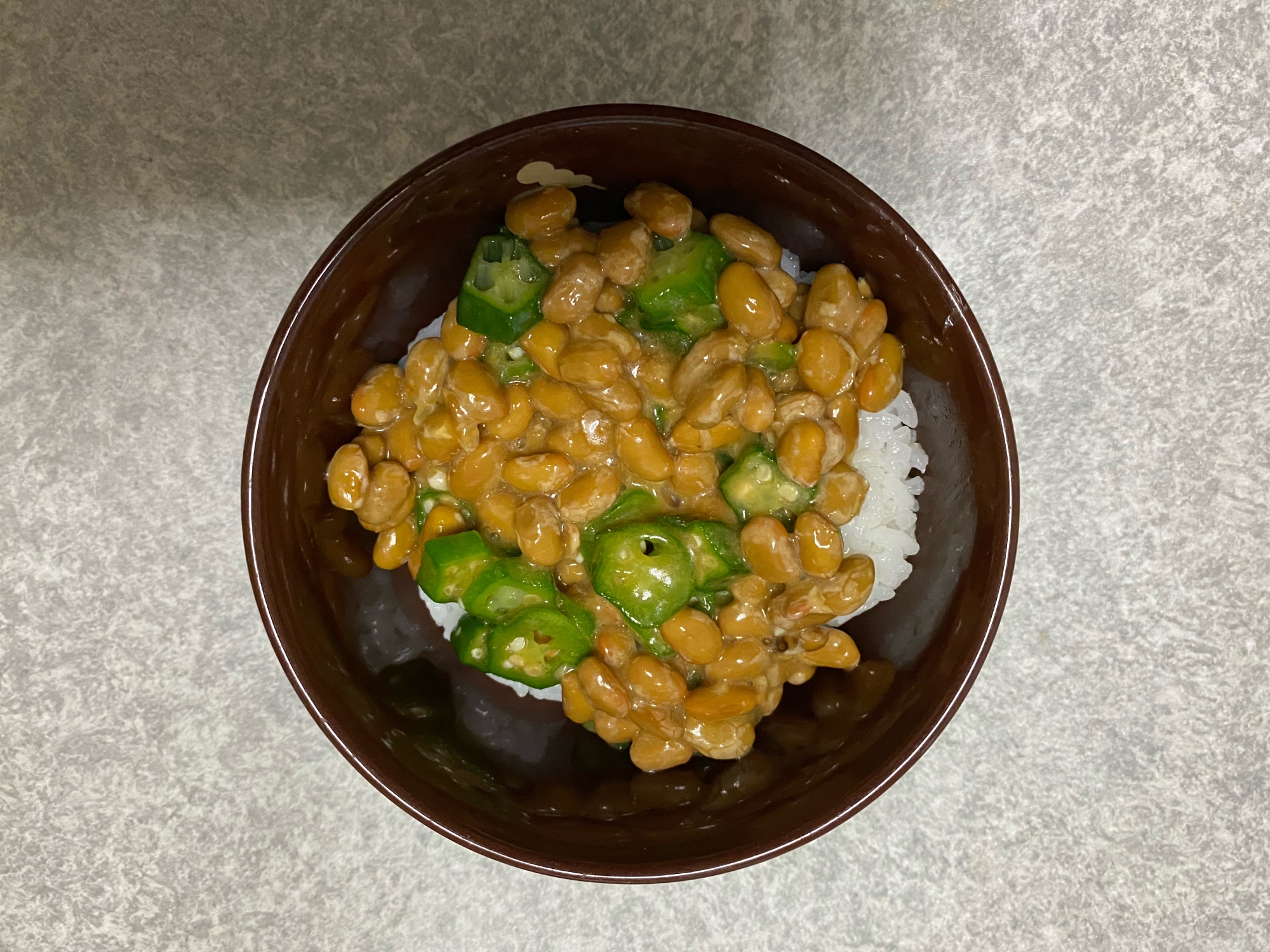 すぐにできる！焼肉のタレで納豆オクラ丼