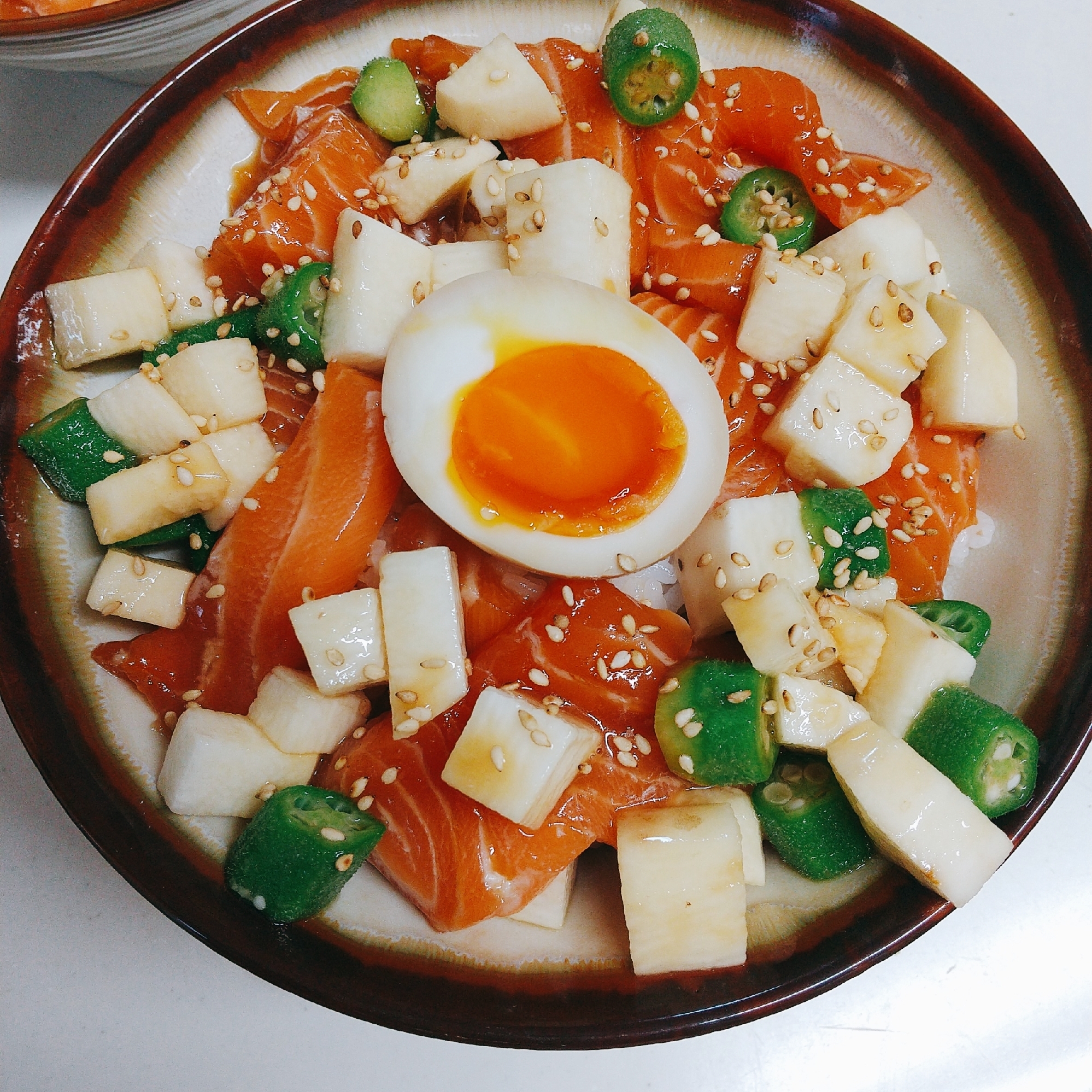 サーモン・長芋・オクラの漬け丼