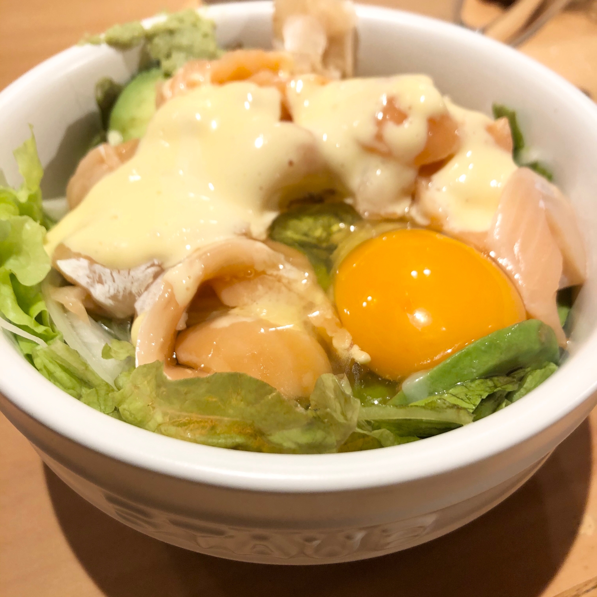 女子ウケ☆サーモンアボカド 丼