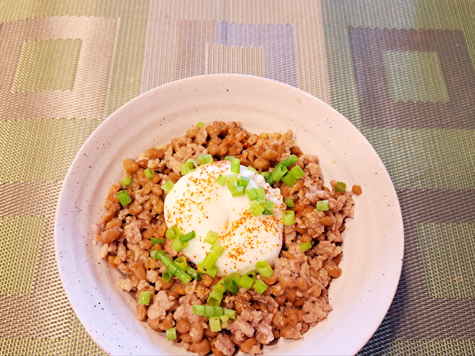 豚ひき肉と納豆で スタミナ丼