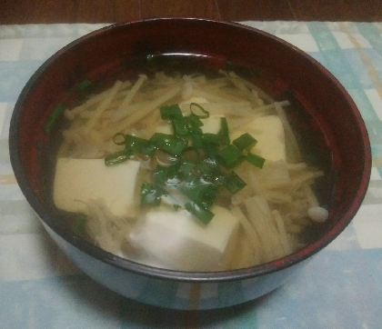 絹ごし豆腐で作りました。エノキがいい仕事していて、簡単で美味しかったです。