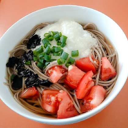 トマトと海苔と長芋の温蕎麦