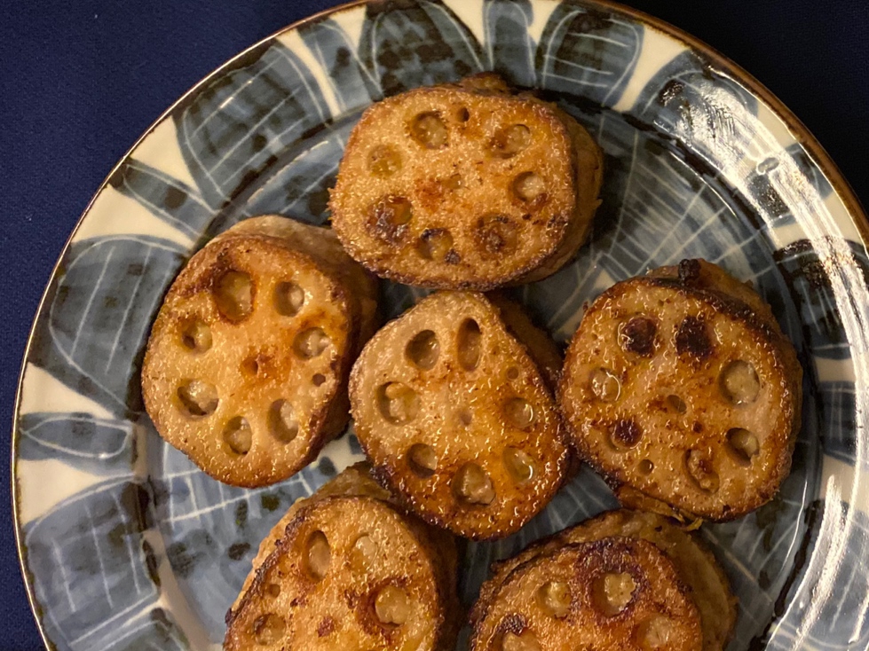 シャキシャキ食感がたまらない!レンコン挟み焼き