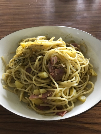 目分量で味付けしたので、少し薄かったですが、とても美味しくできました^_^
パスタとジャガイモを一緒に茹でると楽でいいですね。有難うございます。