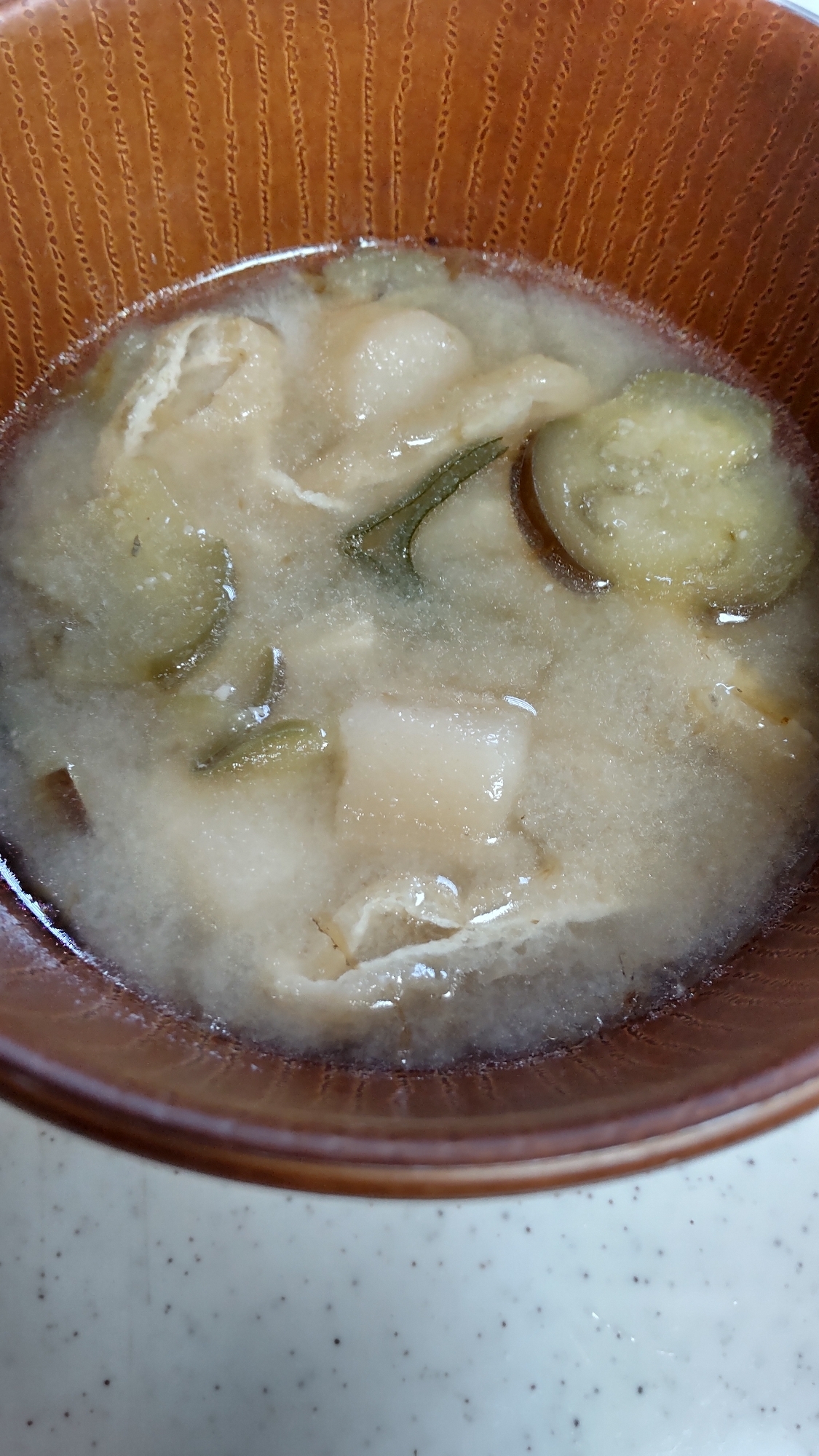 なすと油揚げと葱とおつゆ麩のお味噌汁
