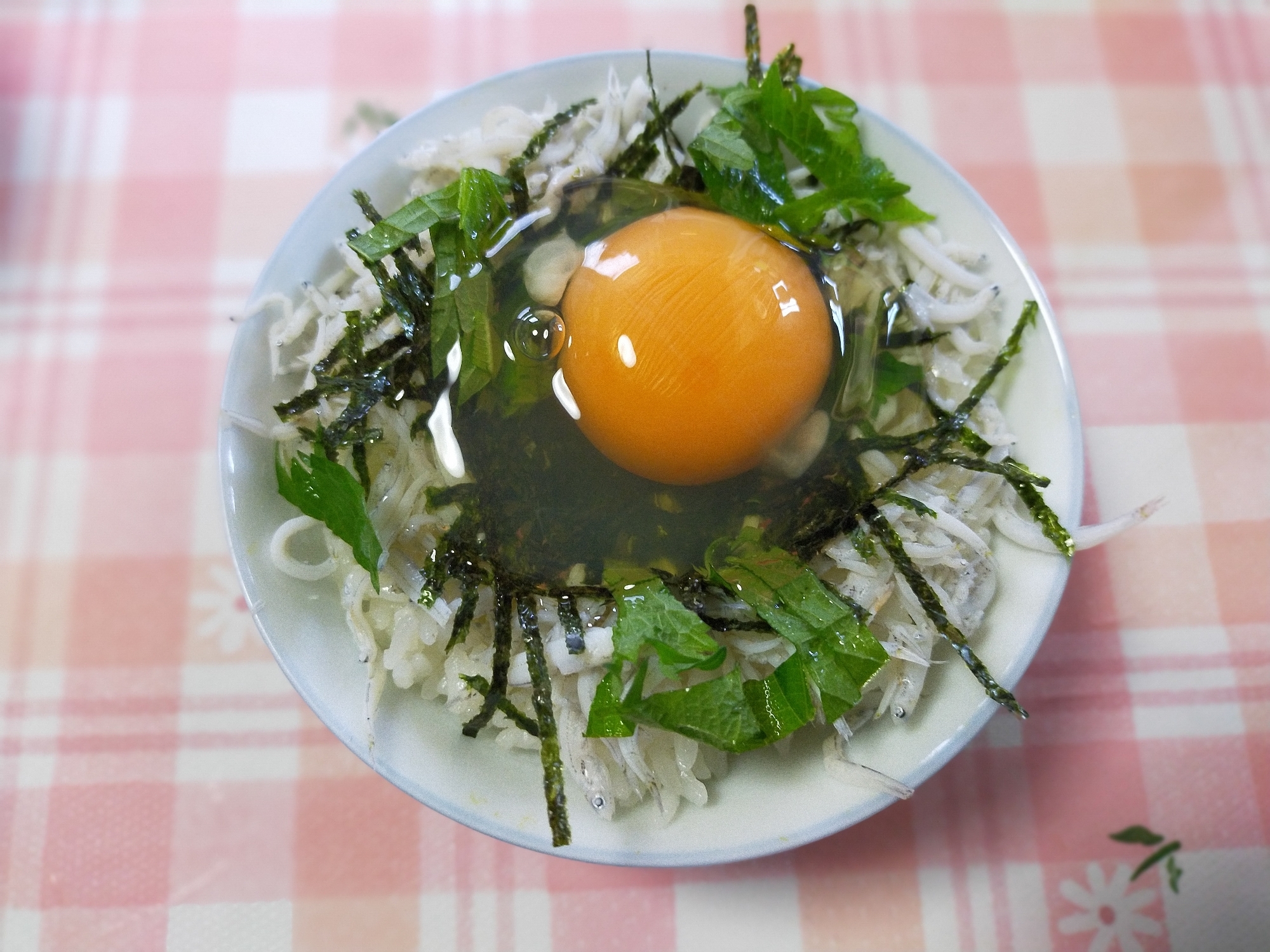 釜揚げしらすと大葉で♪一緒に美味しい卵ご飯