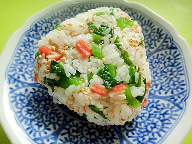 つるむらさきとカニカマの酢飯おにぎり