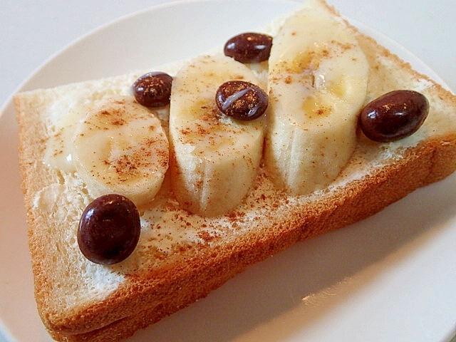 サワークリームとバナナとレーズンチョコのおやつパン