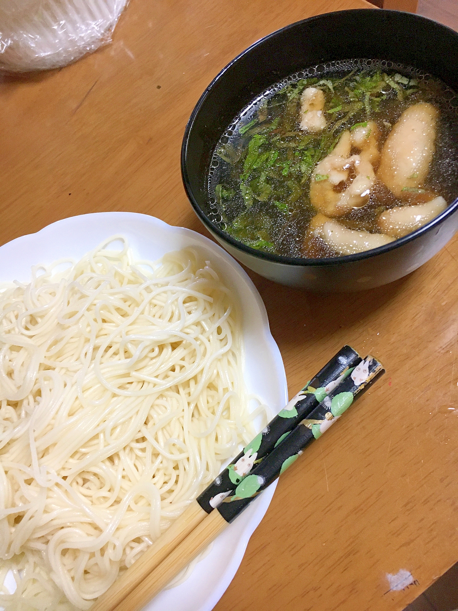 素麺と鶏皮としそのつけ汁