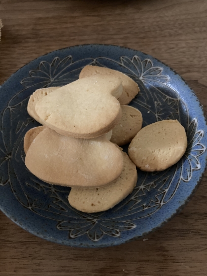 ポリポリで優しい甘さで美味しかったです。こういうクッキーが好みなんです。