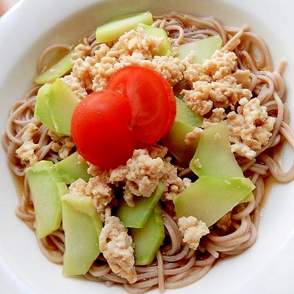 ダイエットにも❤ブロコ芯と鶏ひき肉❤ぶっかけ蕎麦♪