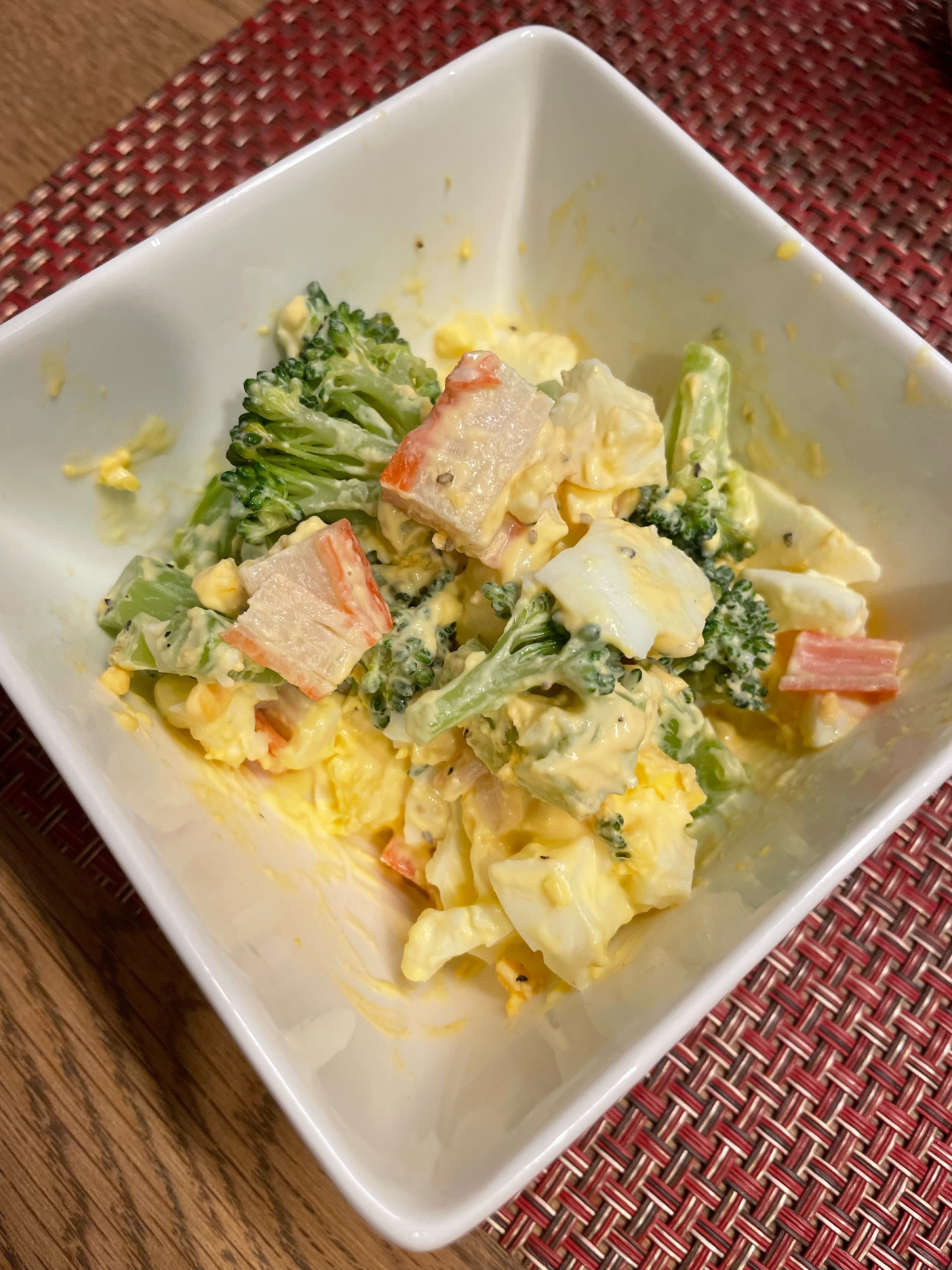 ブロッコリーとカニカマの卵サラダ