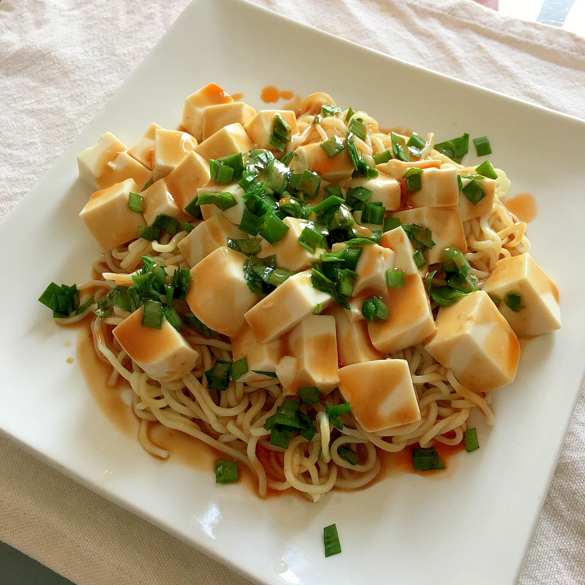 ちゅるっと絹豆腐とニラのゴマだれピリ辛冷やし中華♡