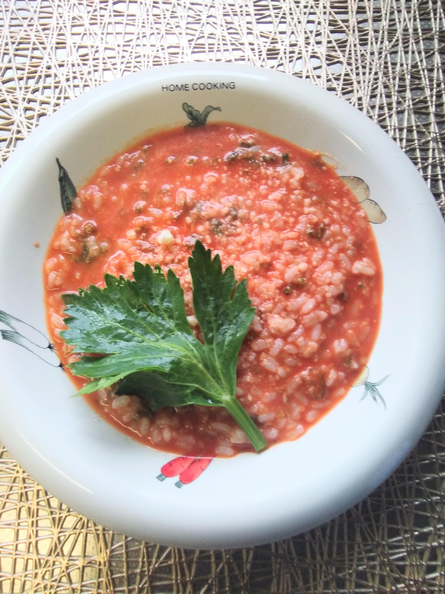 トマトジュース☆セロリの葉のトマトチーズ雑炊