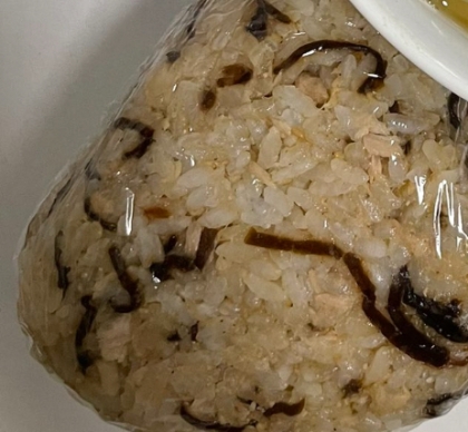 シーチキン塩昆布マヨおにぎり