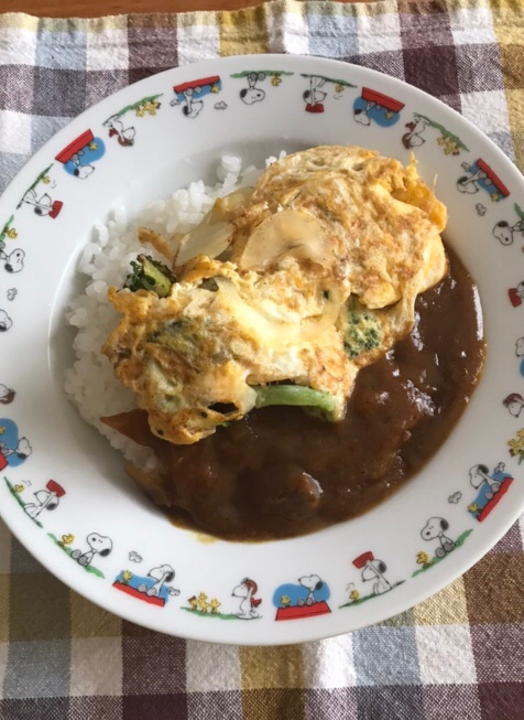 ブロッコリーとナスの卵炒めのせカレー