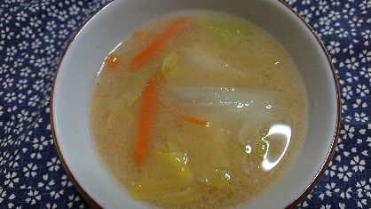 ニンジンと白菜の味噌汁