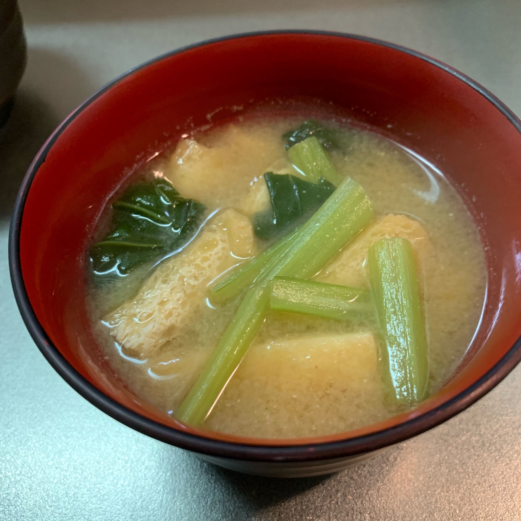 小松菜と油揚げのお味噌汁