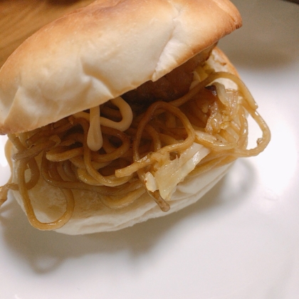 昨日の残りで♪焼きそばパン