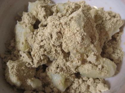 余ってたので豆腐の量多くしたら・・・団子にできなく、きな粉で隠し(・Θ・;)
みてくれは悪いけど大変おいしかったです～(*´ェ`*)
今度はちゃんとつくります☆