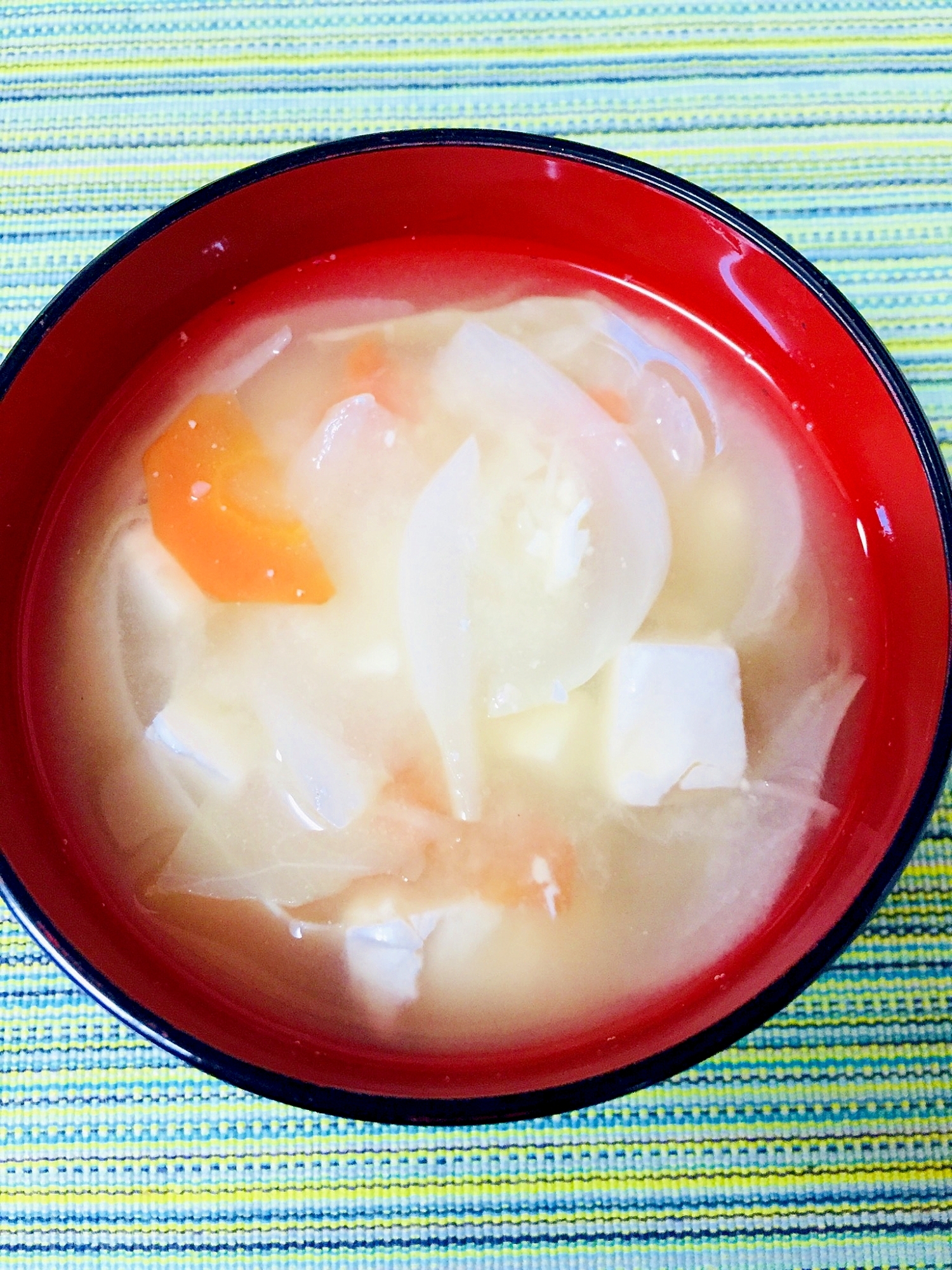 玉ねぎと人参と豆腐のお味噌汁