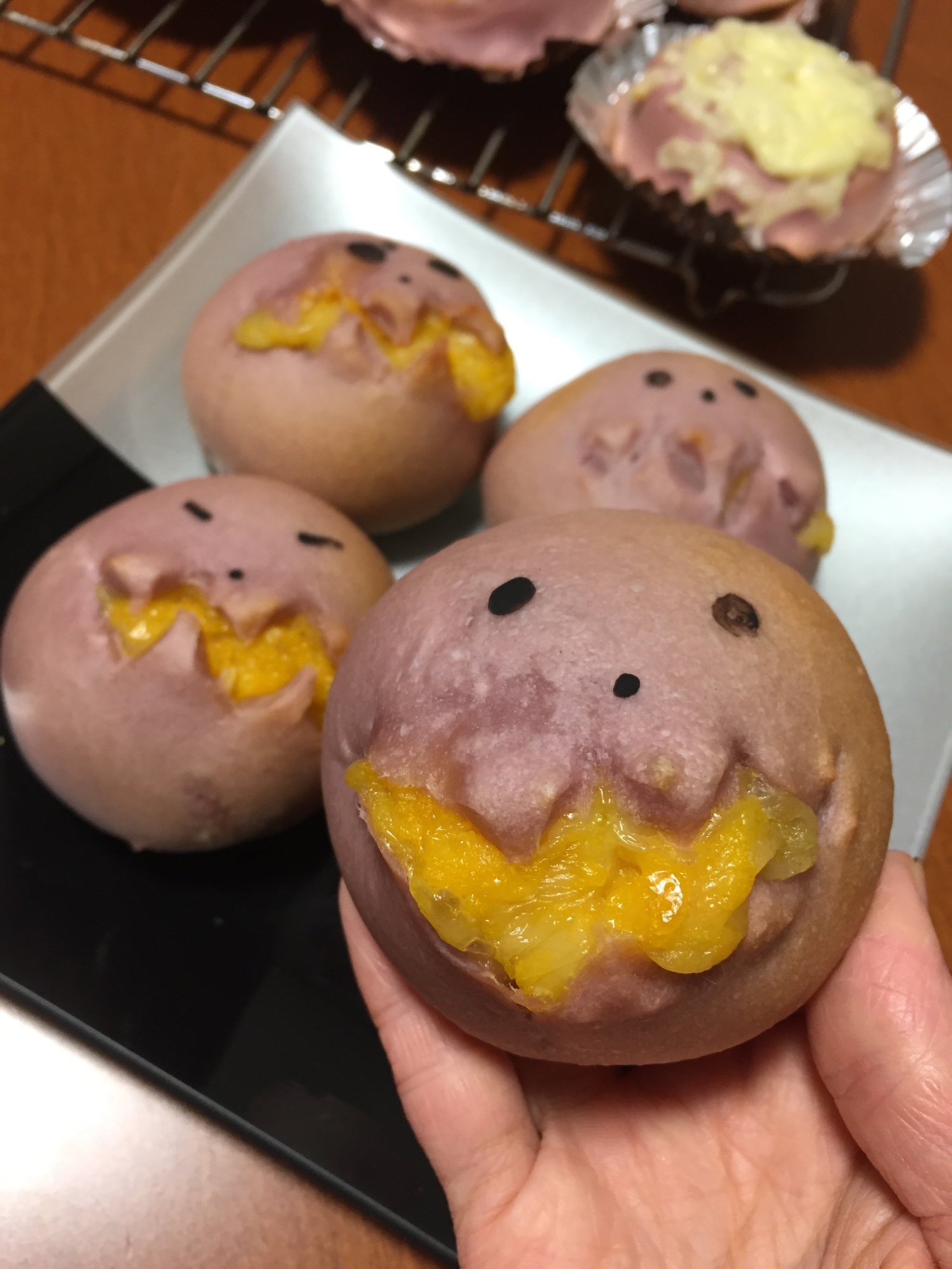 ●モンスター惣菜パン かぼちゃペースト入り