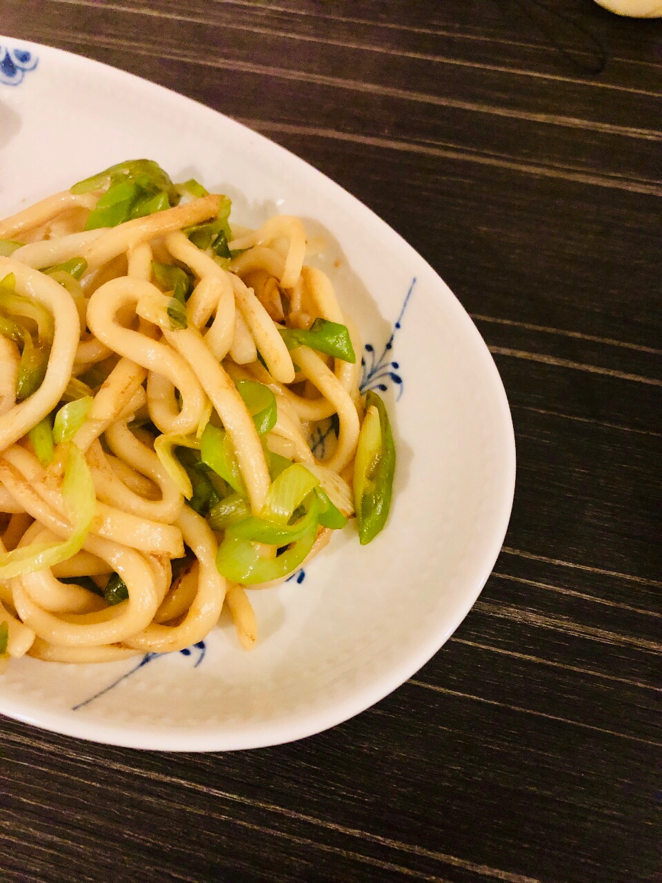 ステーキを焼いた後のお楽しみ☆ネギ焼きうどん