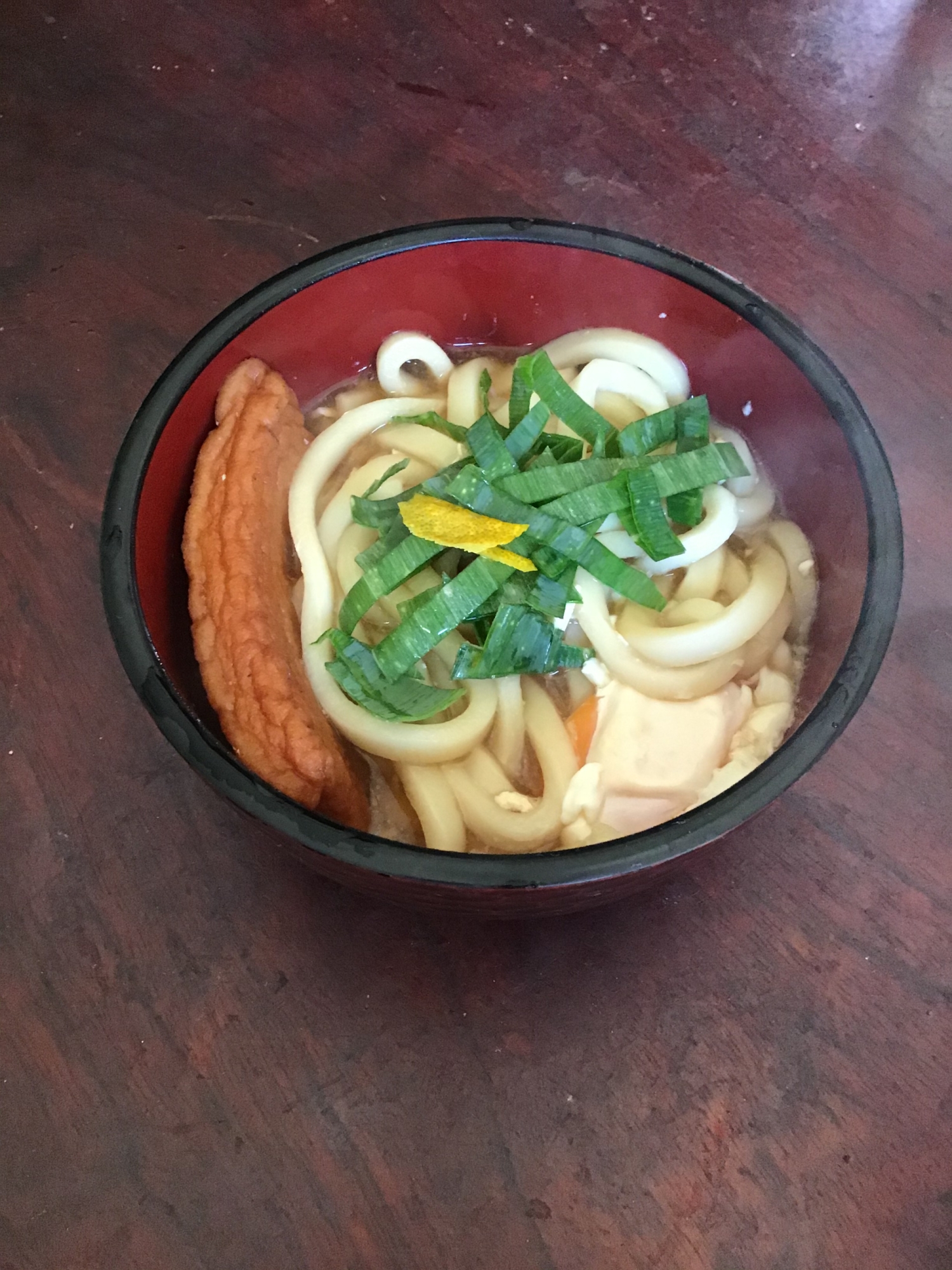 薩摩揚げと下仁田葱と卵の煮込みうどん。