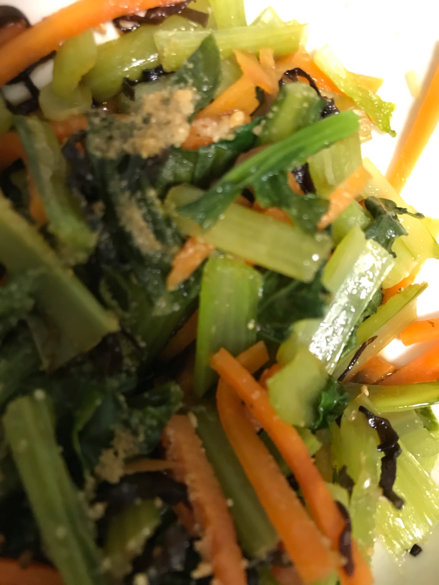 味付け簡単！彩鮮やか！小松菜と人参の塩昆布ナムル
