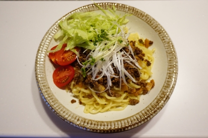 コク旨の肉味噌あんが癖になる！温かいジャージャー麺