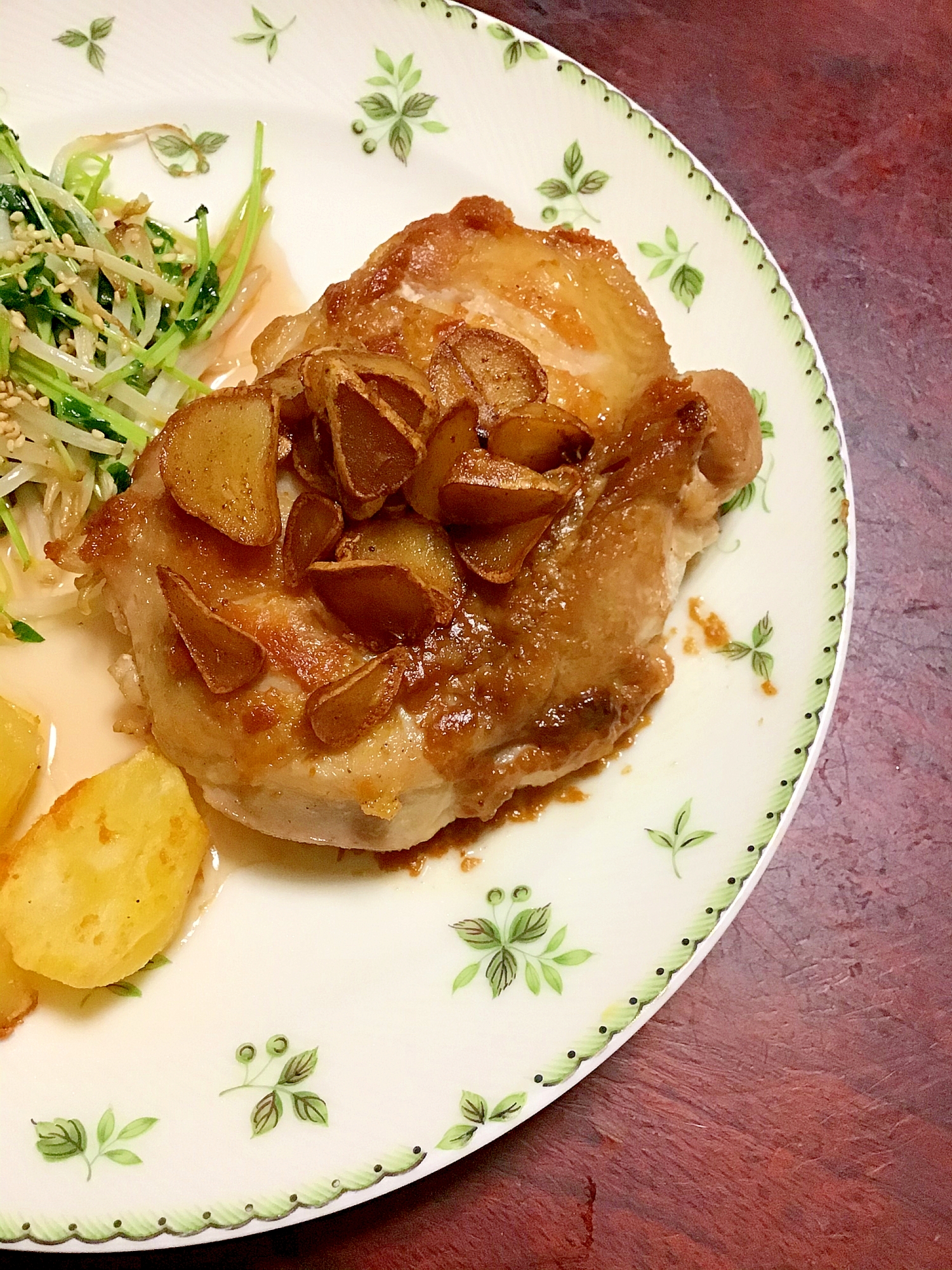 ガーリックチキンステーキの酒粕醤油ソース レシピ 作り方 By とりあえず乾杯 楽天レシピ