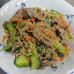 たたききゅうりと牛肉のサラダ仕立て