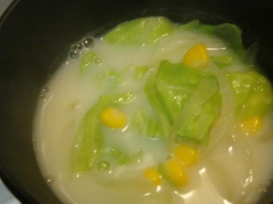 春キャベツ＆コーンの豆乳スープ
