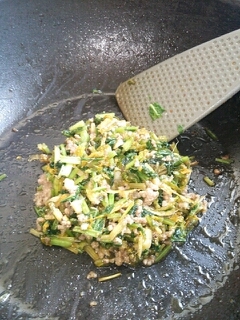 お弁当に。かぶの葉生姜ひき肉そぼろ