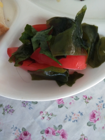 トマトわかめ大葉の酢の物