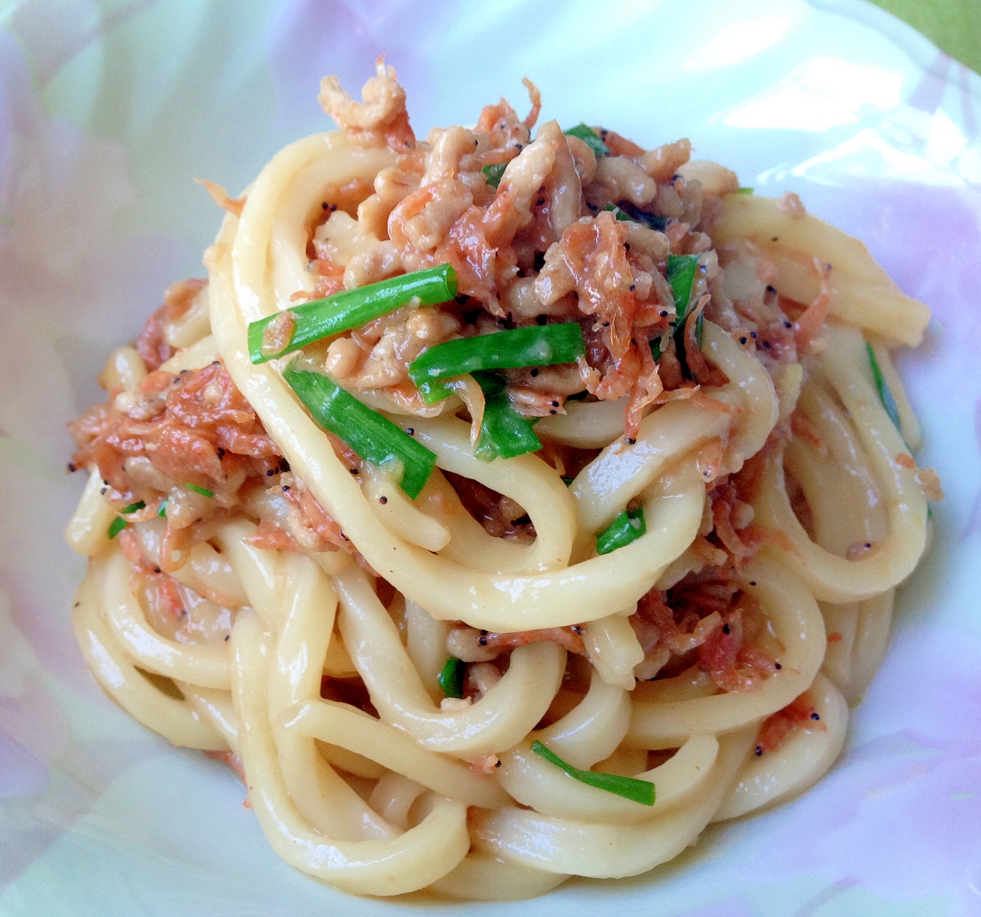 小エビで旨味たっぷり！冷凍うどんで手軽に焼うどん。