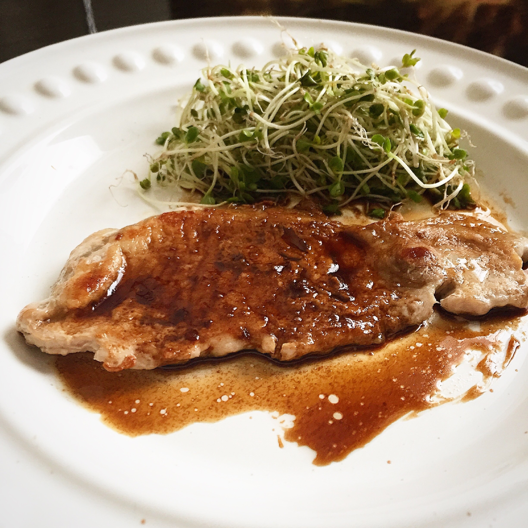 ソースで野菜もパクパク食べられる*ポークソテー