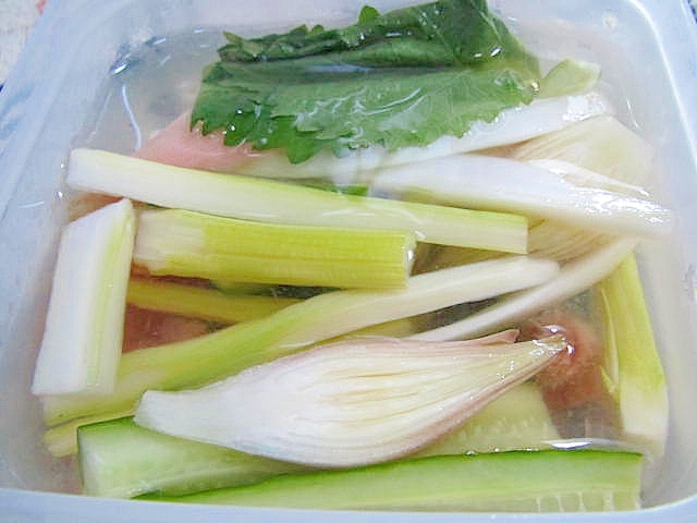 リメイク☆残ったすし酢で梅風味の野菜漬け