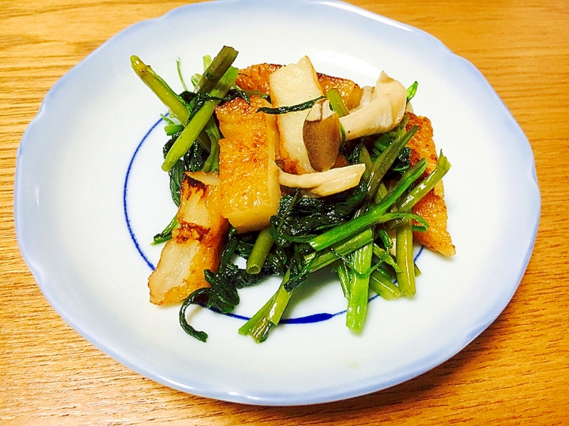 さつまあげと空芯菜としめじの炒め物