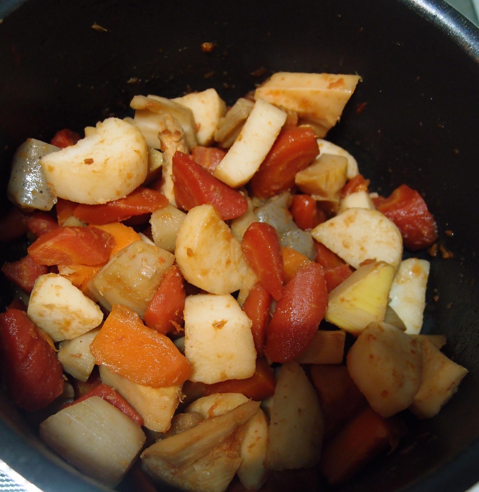 2種類の人参と長芋と筍とこんにゃくとごぼうの煮物